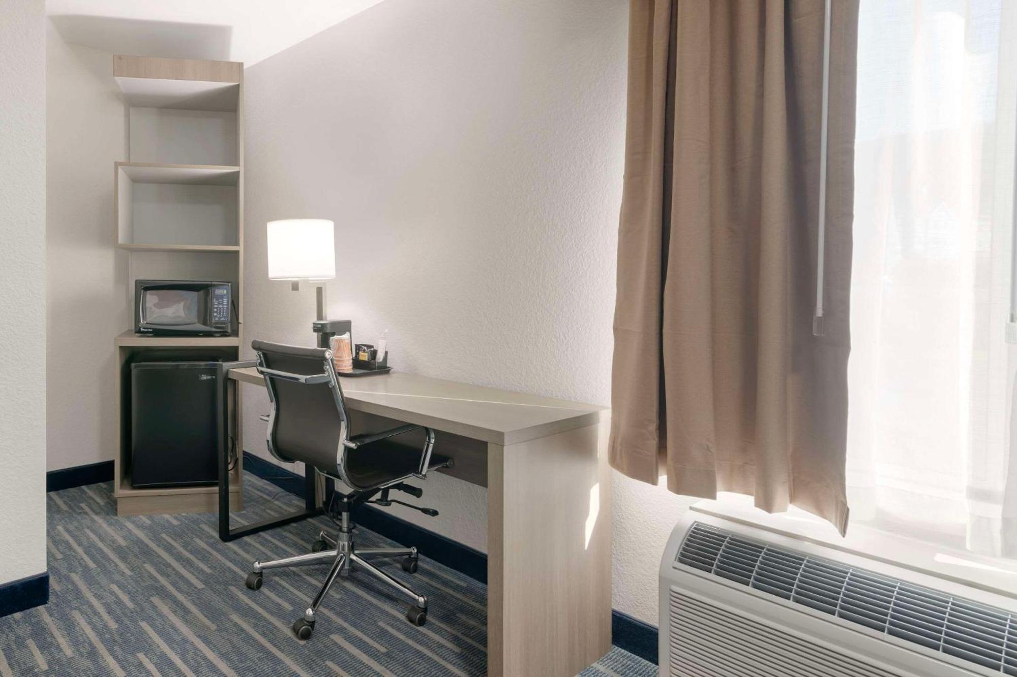 Quality Inn Ліван Екстер'єр фото